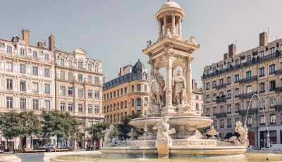 What is there to see in Lyon before a business meeting?