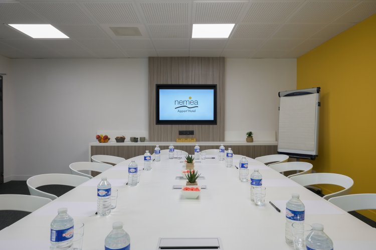 Nemea Appart'Hotel So Cloud Lyon - salle de réunion